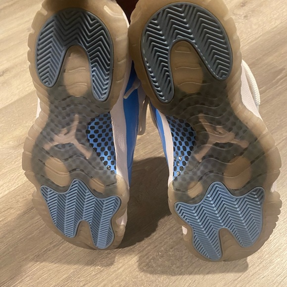 Jordan 11 Retro Low University Blues